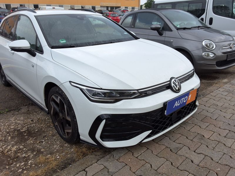 Volkswagen Golf VIII 1.5 TSI R-Line 2025 – снимка 6