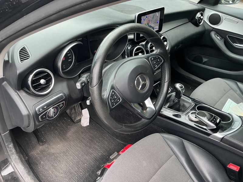 Mercedes-Benz C-Klasse C 200 d T BlueTEC Avantgarde 2018 – снимка 24