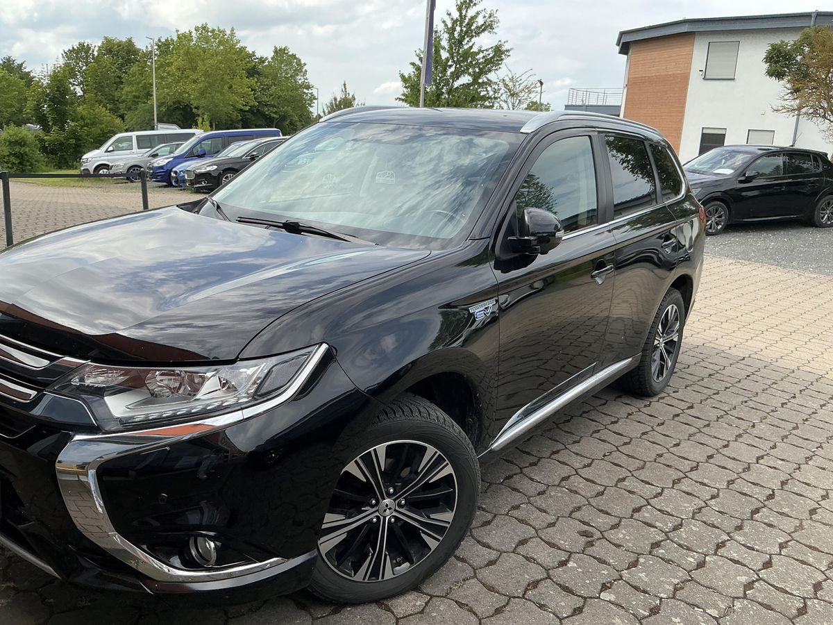 Mitsubishi Outlander 2016 — photo 1