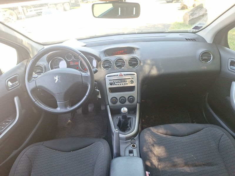 Peugeot 308 1.6 Premium — zdjęcie 11