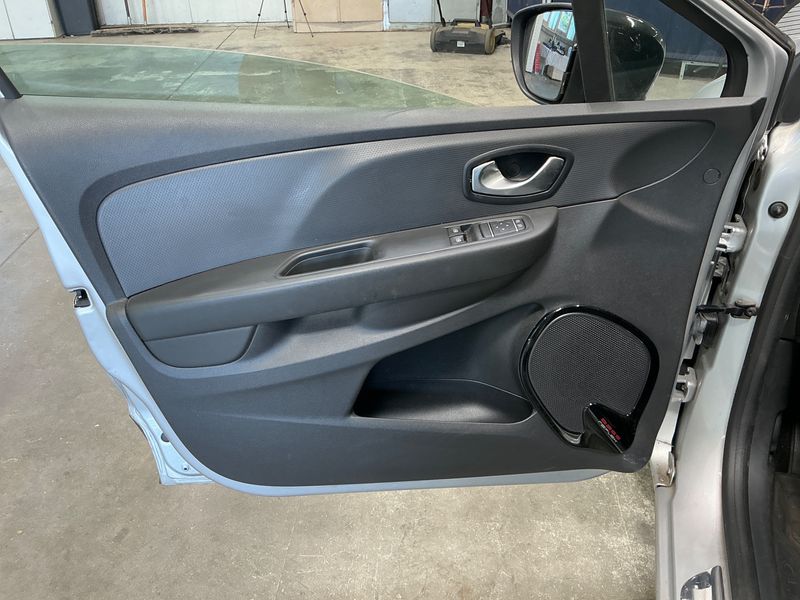 Renault Clio 0.9 Energy Limited 2017 – снимка 36