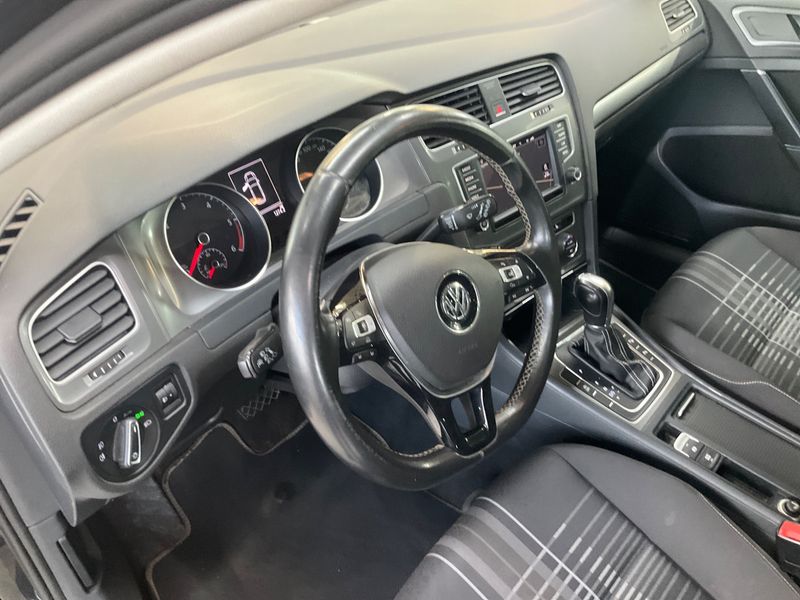 Volkswagen Golf VII 1.6 TDI Lounge BlueMotion Tech 2015 – снимка 25