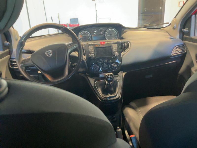 Lancia Ypsilon 1.2 GPL Silver — zdjęcie 12