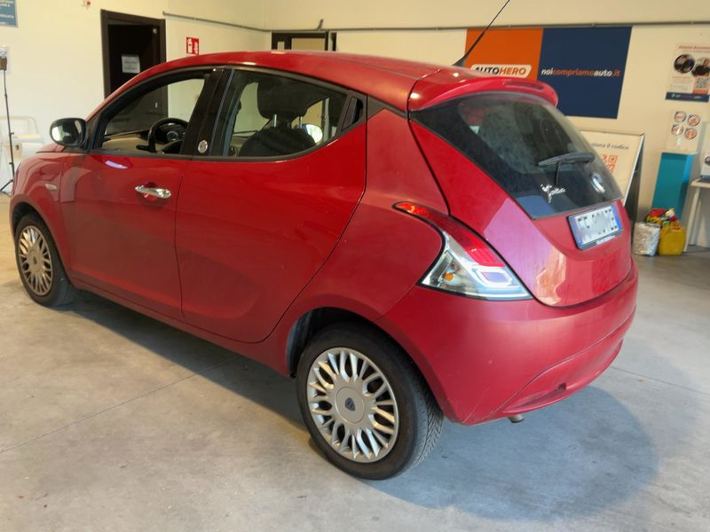 Lancia Ypsilon 1.2 GPL Silver — zdjęcie 3