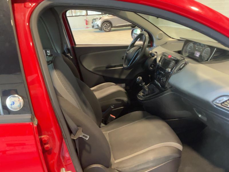 Lancia Ypsilon 1.2 GPL Silver — zdjęcie 11