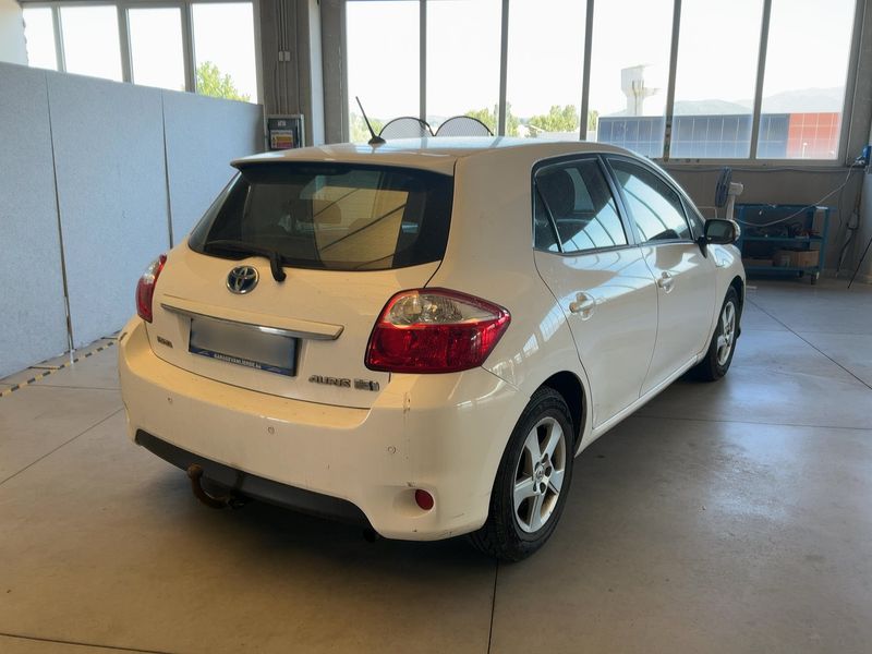 Toyota Auris 1.8 Hybrid Active — zdjęcie 6