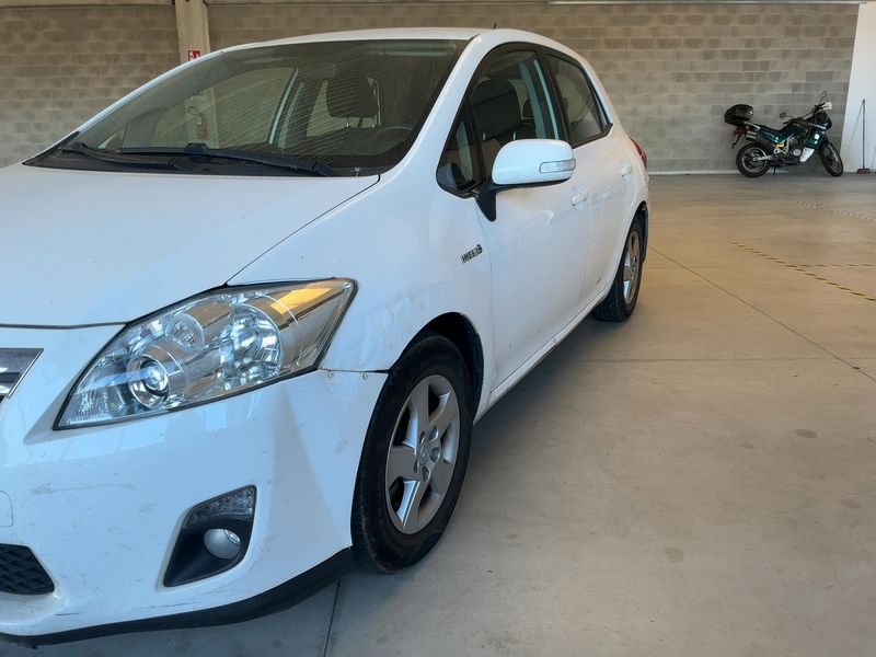 Toyota Auris 1.8 Hybrid Active — zdjęcie 2