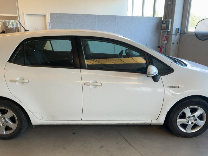 Toyota Auris 1.8 Hybrid Active — zdjęcie 7