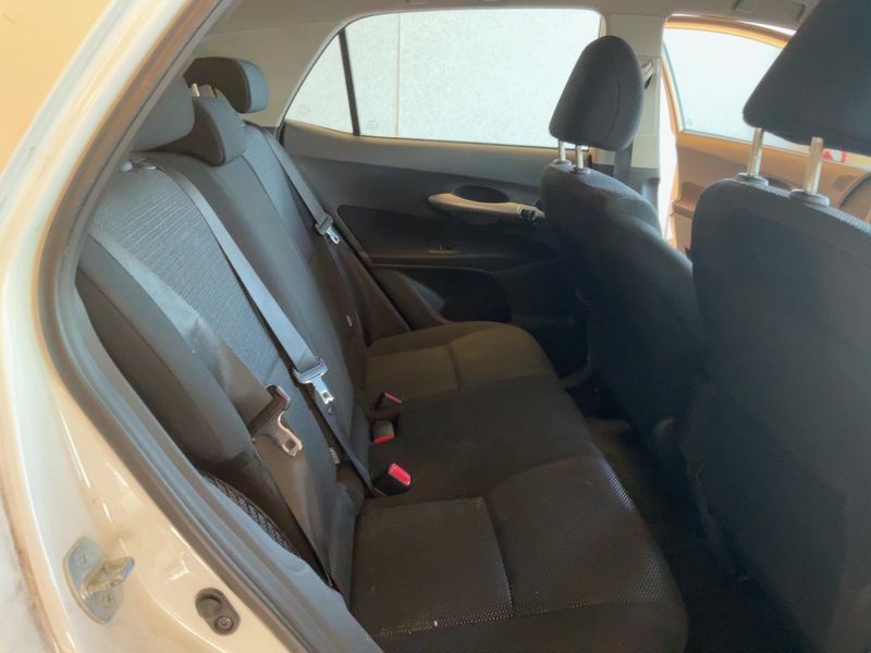 Toyota Auris 1.8 Hybrid Active — zdjęcie 14