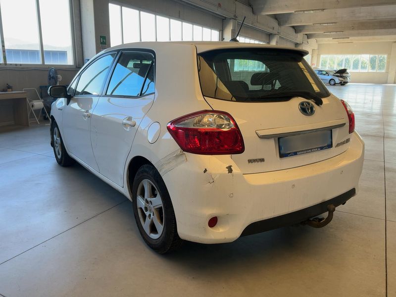 Toyota Auris 1.8 Hybrid Active — zdjęcie 3