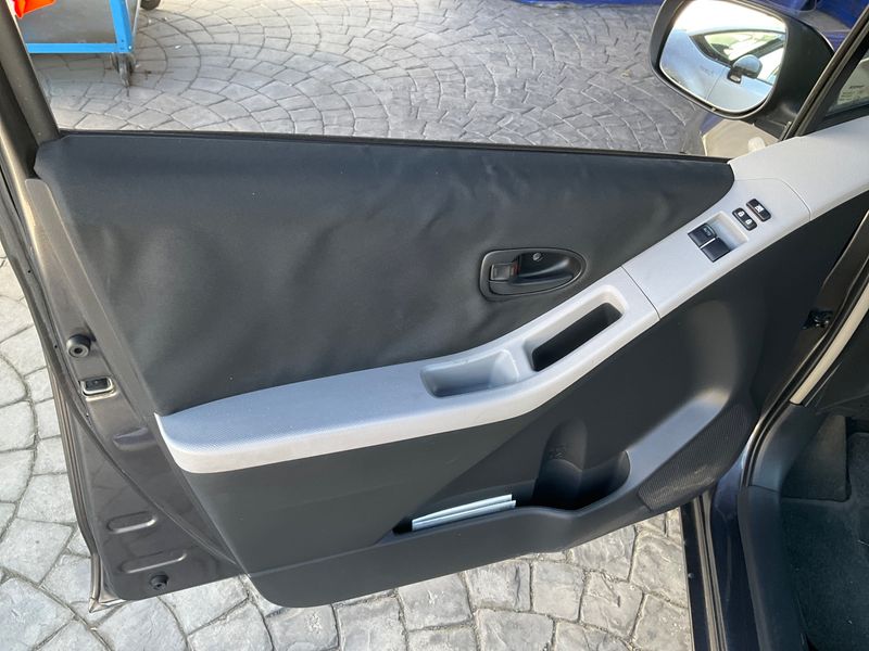 Toyota Yaris 1.0 VVT-i Now 2009 – снимка 31