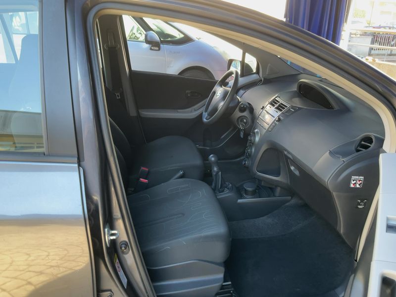 Toyota Yaris 1.0 VVT-i Now 2009 – снимка 16