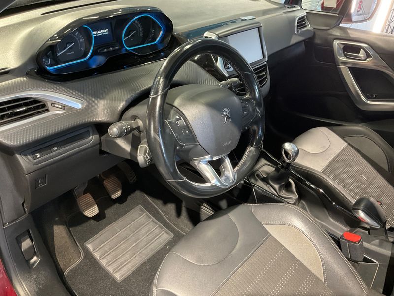 Peugeot 2008 1.2 PureTech Allure 2018 – снимка 36