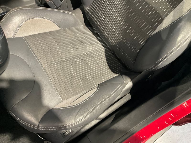 Peugeot 2008 1.2 PureTech Allure 2018 – снимка 37