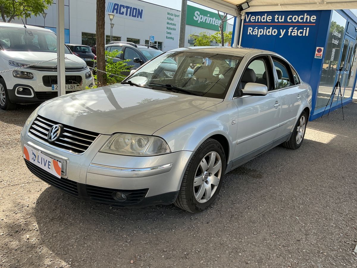 Volkswagen Passat 2001 — photo 1