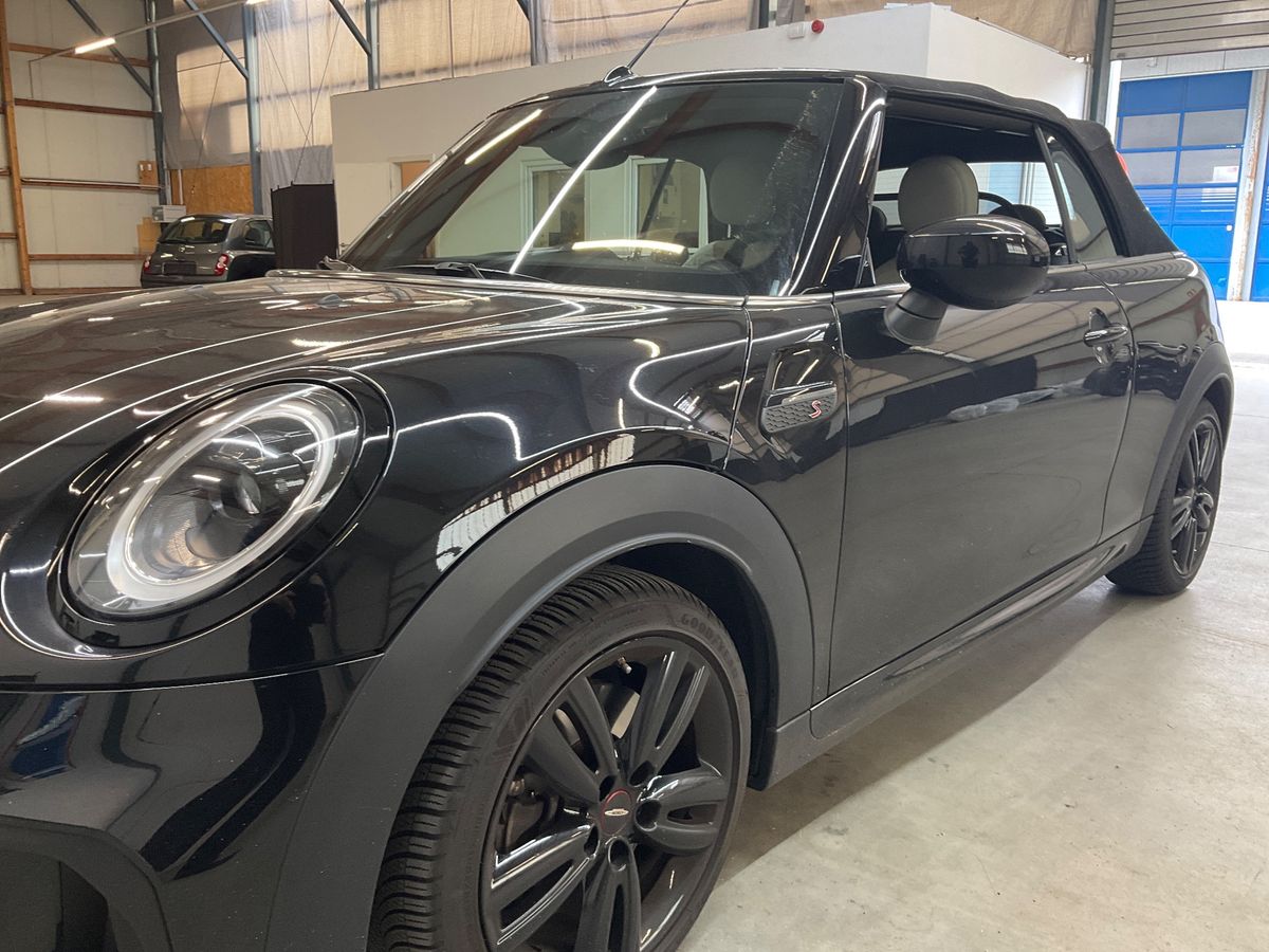 MINI Cabrio Cooper S John Cooper Works Trim
