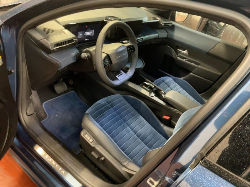 Lancia Ypsilon 1.2 Mild-Hybrid Cassina Limited Edition 2025 – снимка 16