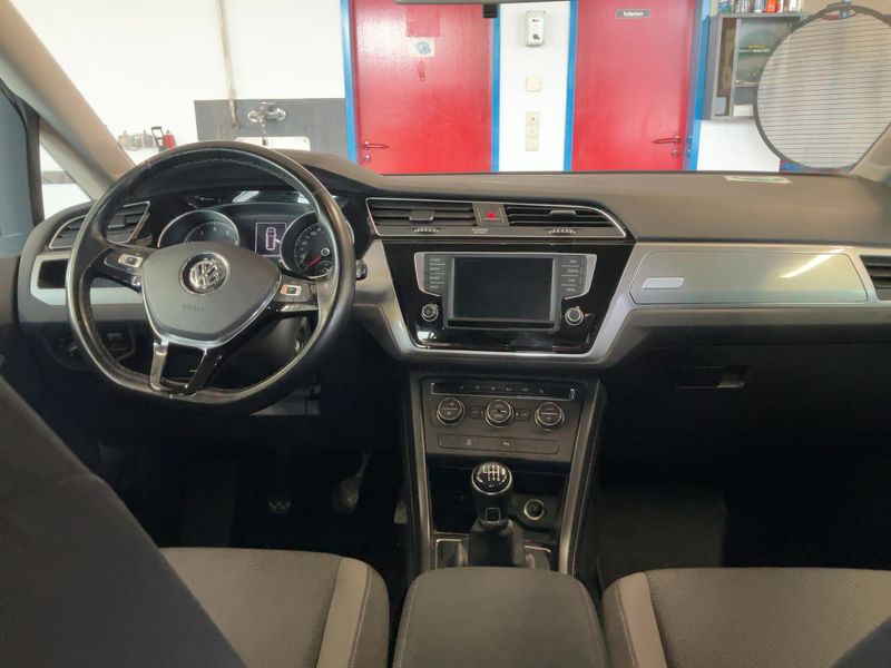 Volkswagen Touran 1.2 TSI Trendline BlueMotion Tech — zdjęcie 12