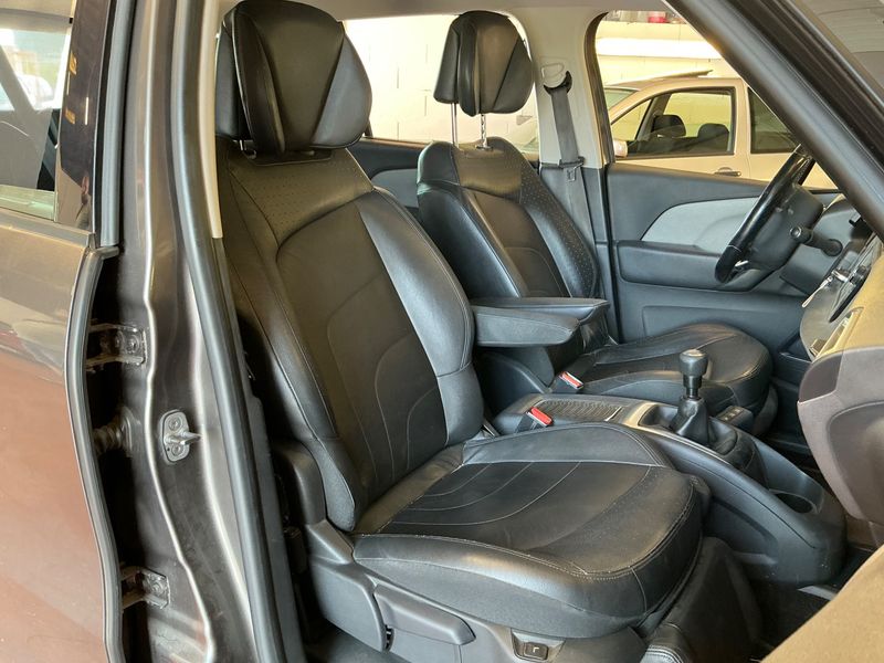 Citroen C4 Grand Picasso 1.6 HDi Intensive — zdjęcie 11