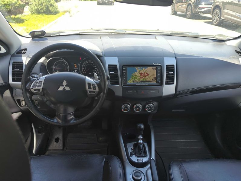 Mitsubishi Outlander 2.2 DI-D Instyle 4WD — zdjęcie 11