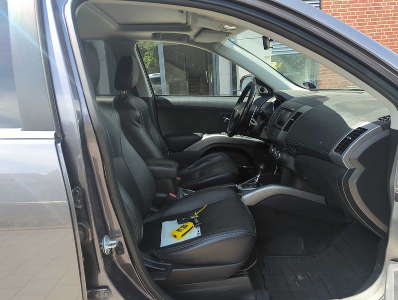 Mitsubishi Outlander 2.2 DI-D Instyle 4WD — zdjęcie 10