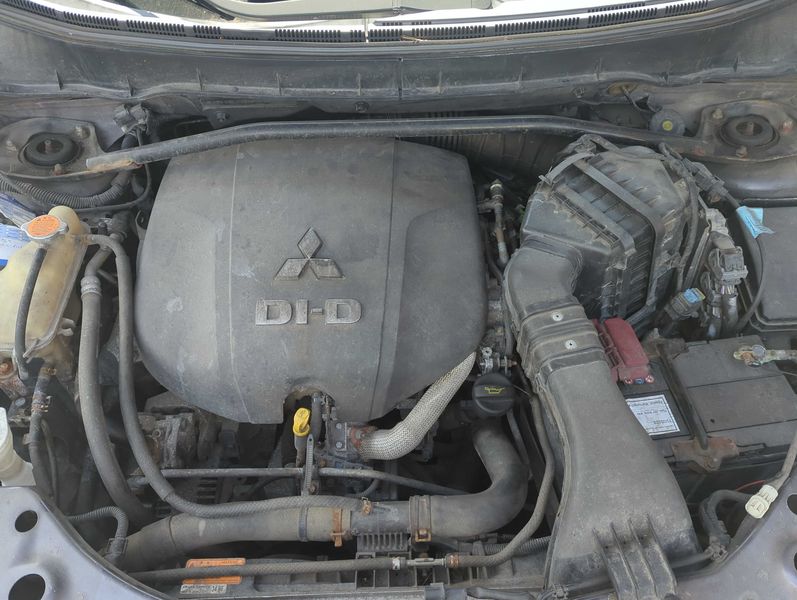 Mitsubishi Outlander 2.2 DI-D Instyle 4WD — zdjęcie 8