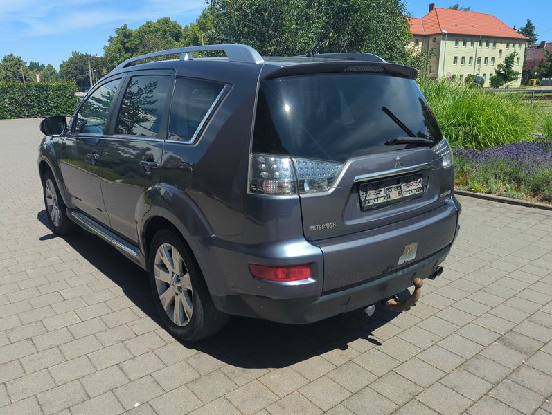 Mitsubishi Outlander 2.2 DI-D Instyle 4WD — zdjęcie 3