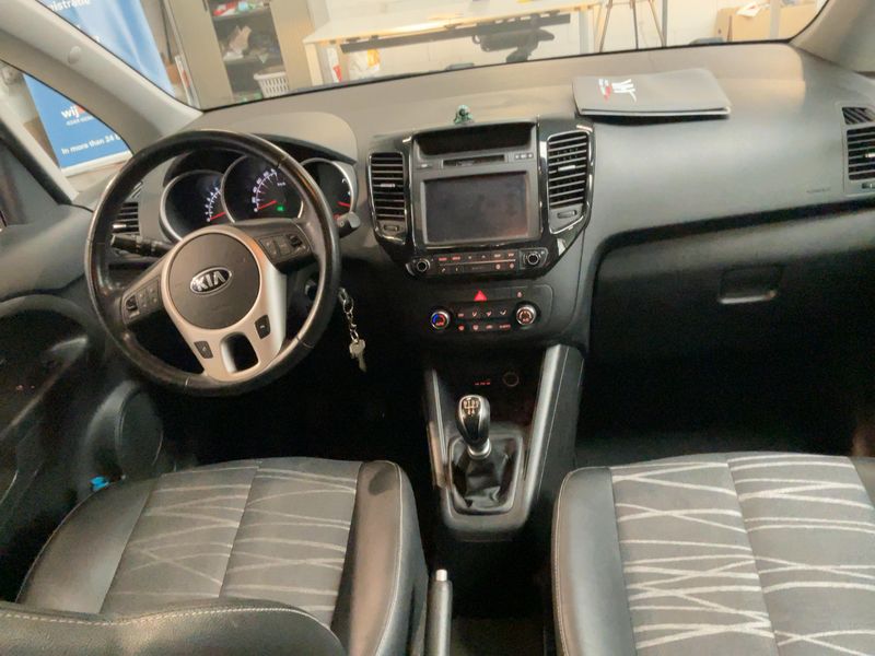 Kia Venga 1.4 Attract — zdjęcie 12