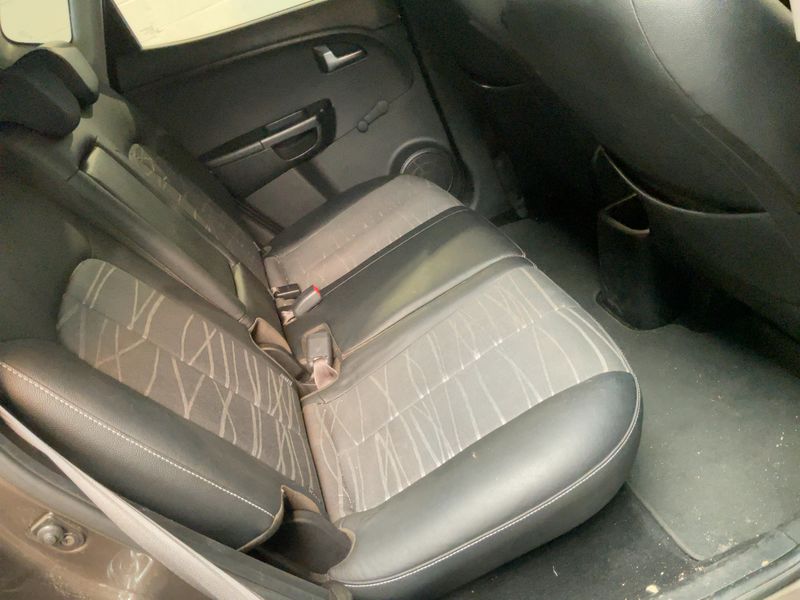 Kia Venga 1.4 Attract — zdjęcie 14
