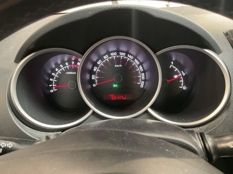 Kia Venga 1.4 Attract — zdjęcie 13