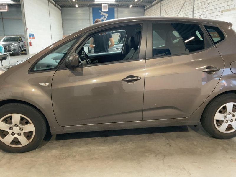 Kia Venga 1.4 Attract — zdjęcie 4