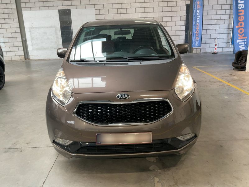 Kia Venga 1.4 Attract — zdjęcie 9