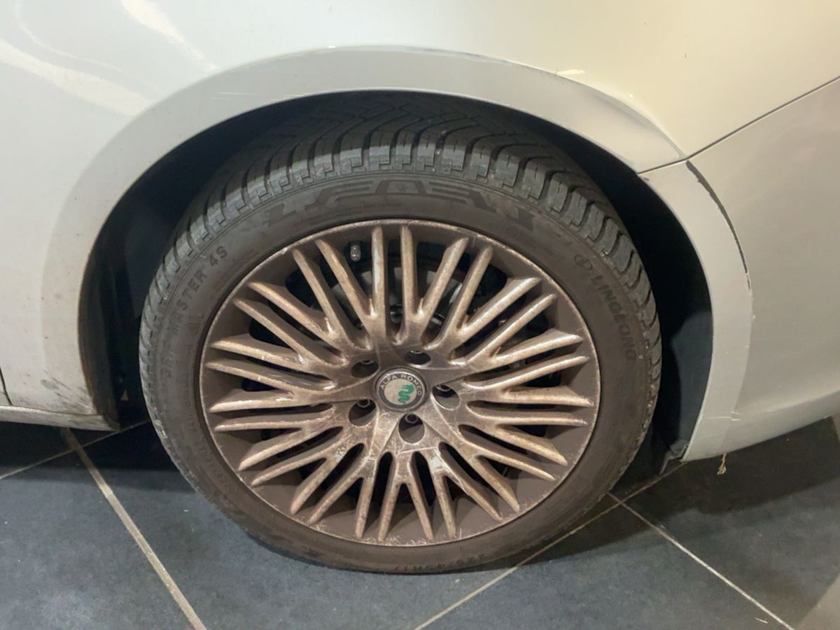 Alfa Romeo 2016 — photo 12