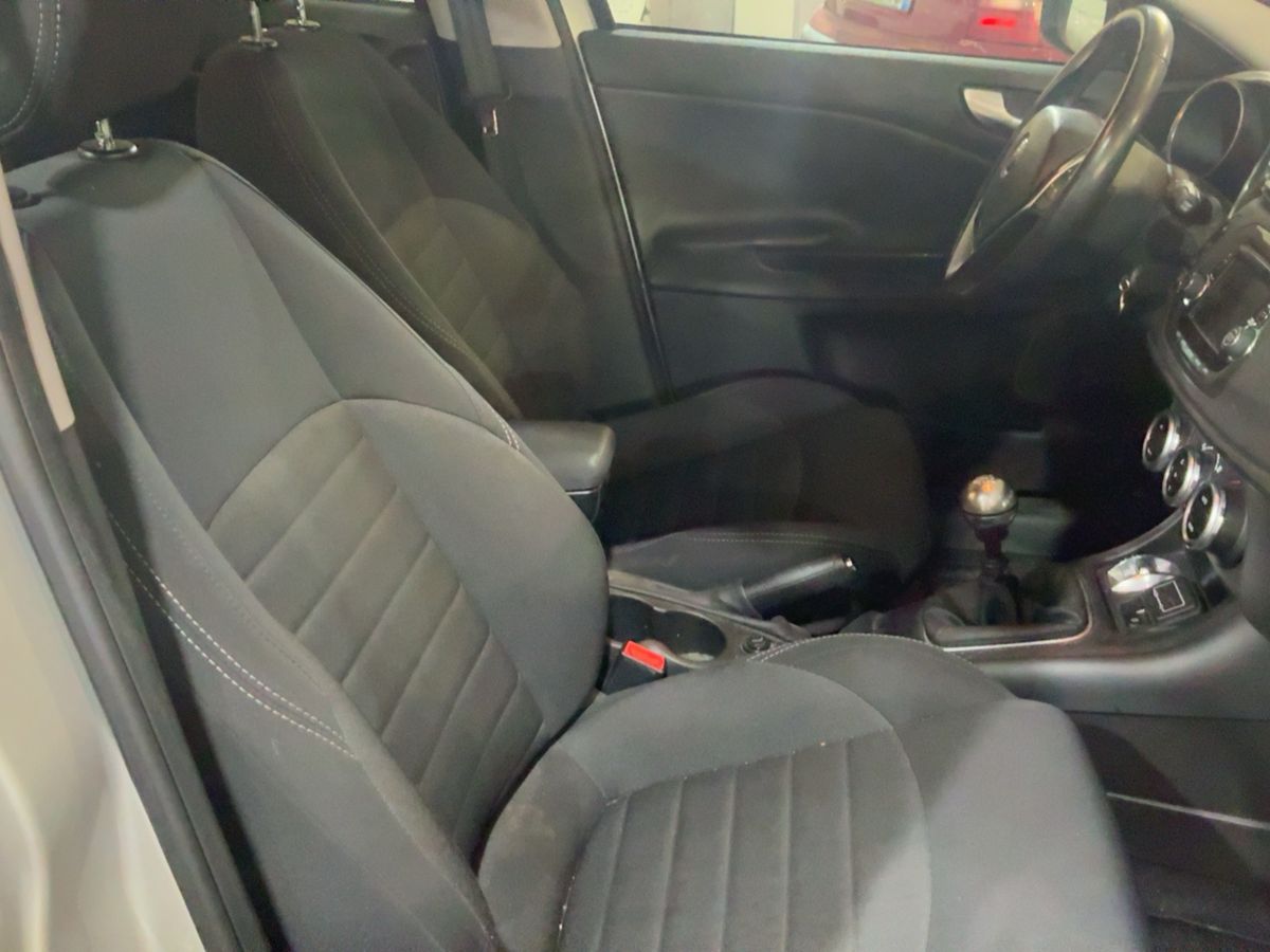 Alfa Romeo 2016 — photo 18