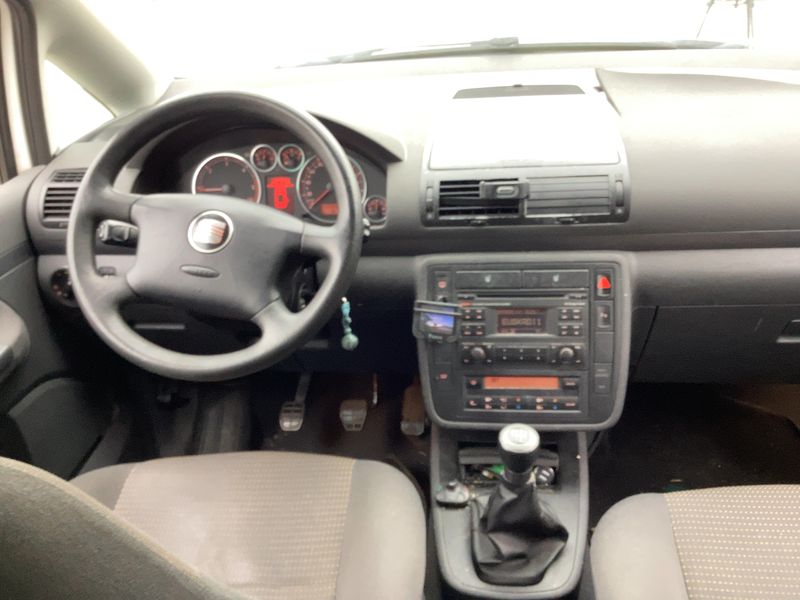 Seat Alhambra 2.0 TDI Reference Plus 2009 – снимка 17