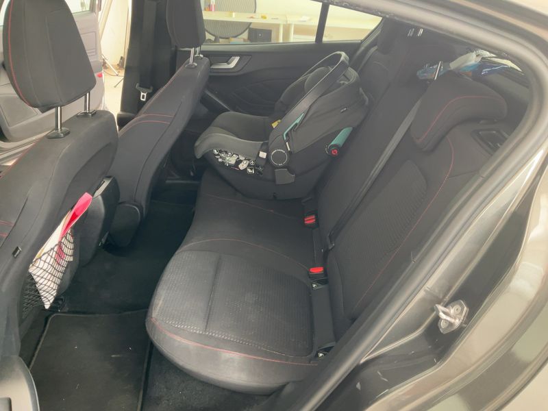 Ford Focus 1.5 TDCi EcoBlue ST-Line — zdjęcie 14