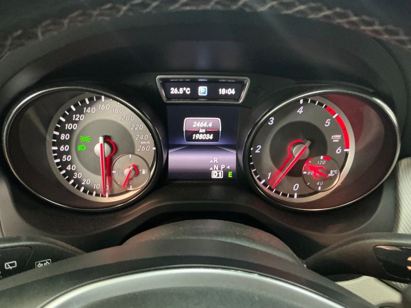 Mercedes-Benz GLA-Klasse GLA 200 d 4Matic Sport 2015 – снимка 18