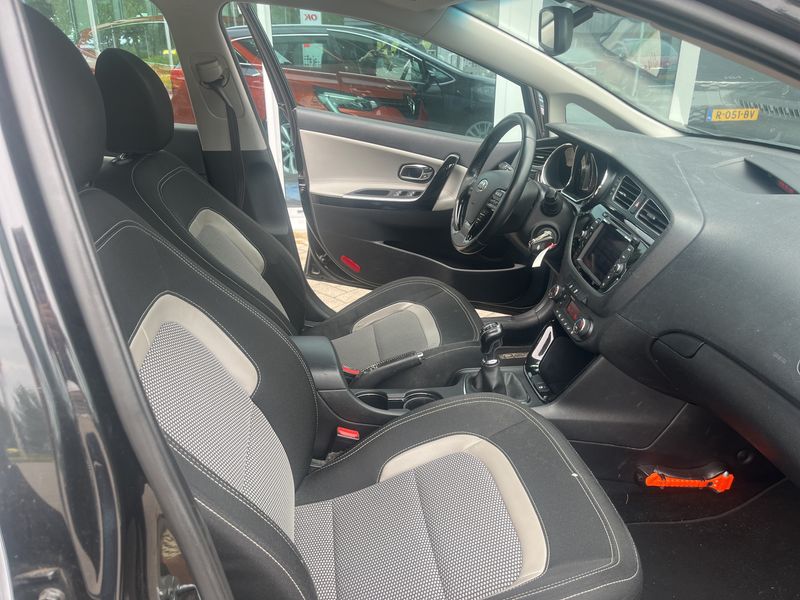Kia cee'd 1.6 GDI Dream-Team — zdjęcie 10