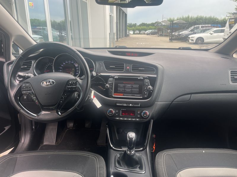Kia cee'd 1.6 GDI Dream-Team — zdjęcie 11