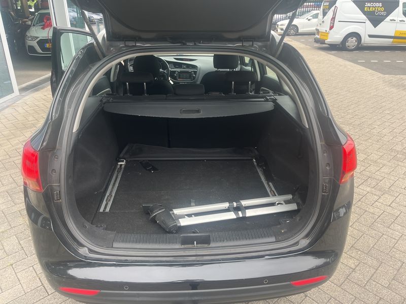 Kia cee'd 1.6 GDI Dream-Team — zdjęcie 9