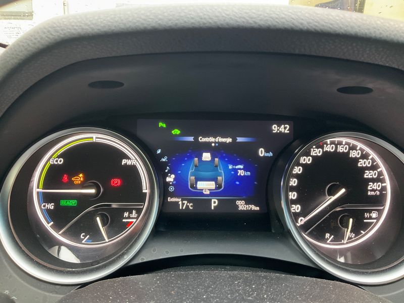 Toyota Camry 2.5 Hybrid Lounge — zdjęcie 13