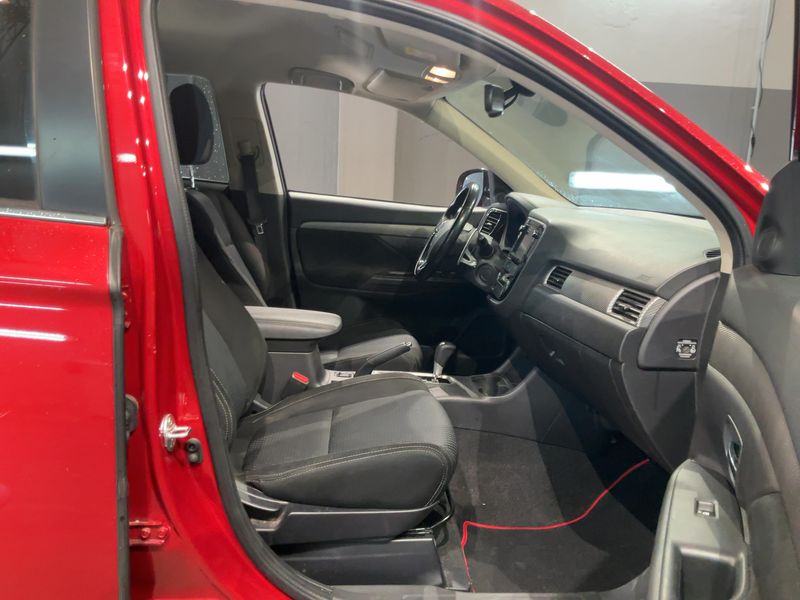 Mitsubishi Outlander 2.2 DI-D SUV-Star+ 4WD — zdjęcie 11