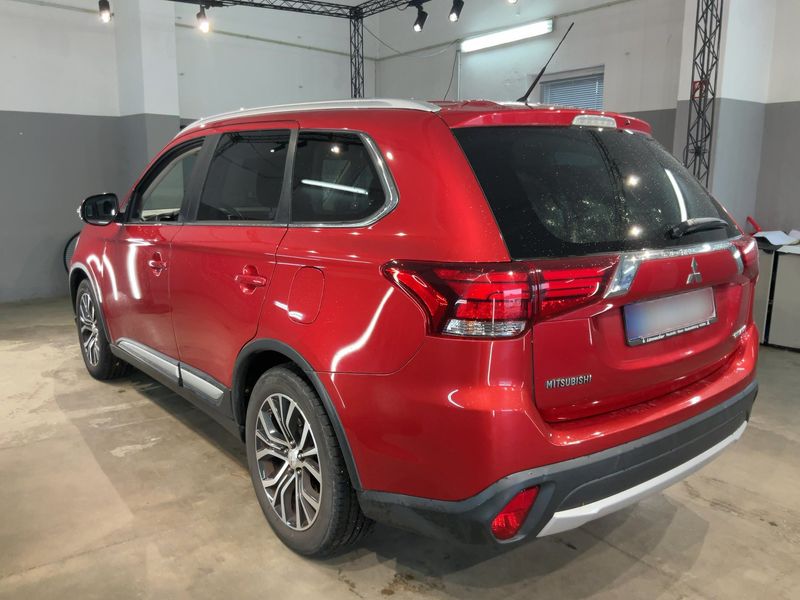 Mitsubishi Outlander 2.2 DI-D SUV-Star+ 4WD — zdjęcie 3