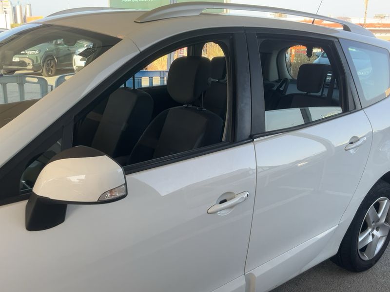 Renault Grand Scenic 1.5 dCi Selection 2015 – снимка 4