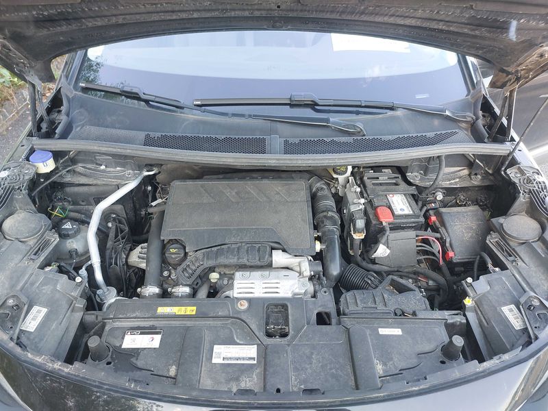 Peugeot 5008 1.2 PureTech Allure 2019 – снимка 8