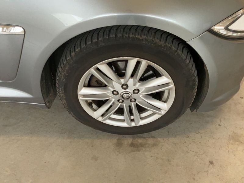 Jaguar XF 2.2 D Eco 2014 – снимка 11
