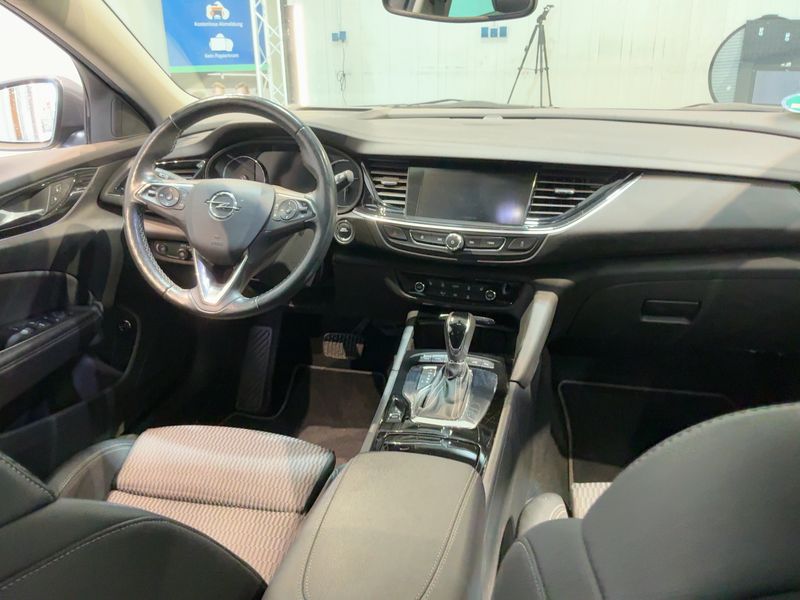 Opel Insignia Sports Tourer 2.0 CDTI Innovation 4x4 — zdjęcie 12