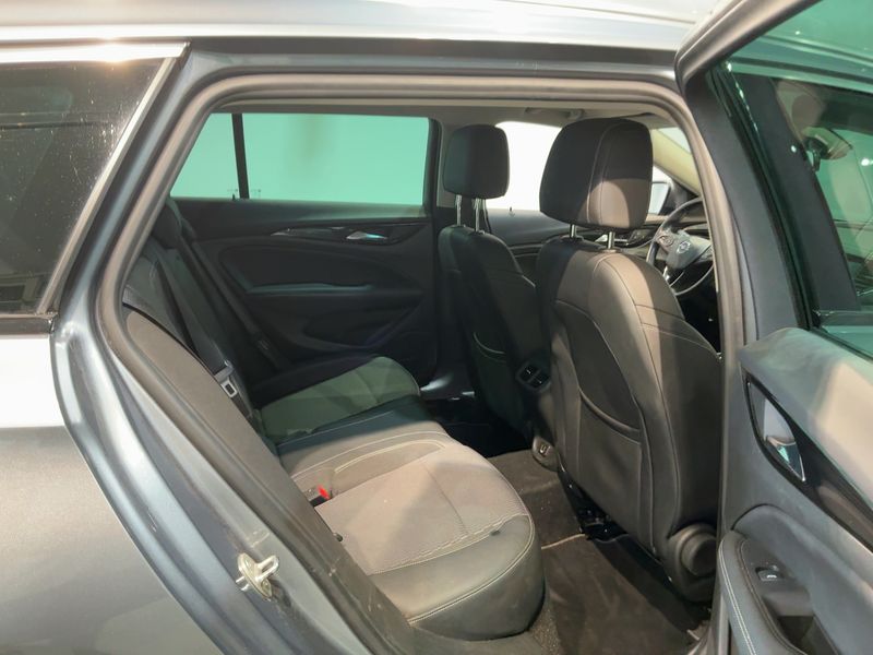 Opel Insignia Sports Tourer 2.0 CDTI Innovation 4x4 — zdjęcie 14