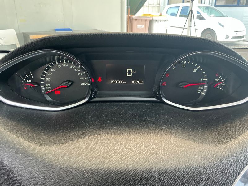 Peugeot 308 2.0 Blue-HDi Active — zdjęcie 13