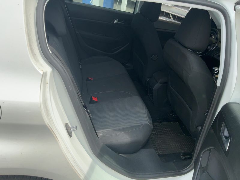 Peugeot 308 2.0 Blue-HDi Active — zdjęcie 14